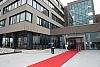 Das Technologiezentrum aspern IQ mit rotem Teppich anlässlich der Eröffnung (Copyright: David Bohmann / PID)