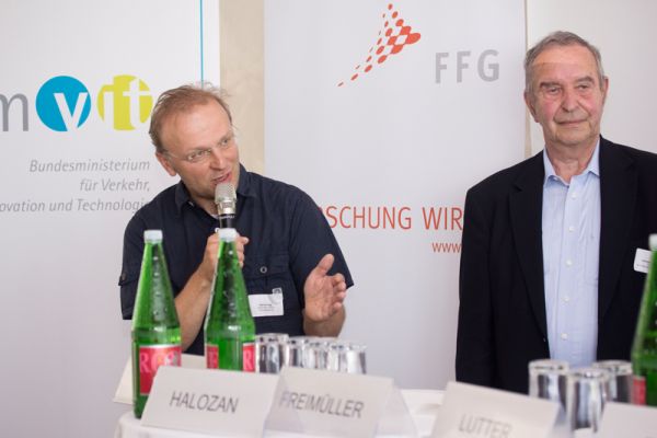 Podiumsdiskussion: Bernd Vogl (Stadt Wien, MA20-Energieplanung) und Hermann Halozan (TU Graz, IEA Wärmepumpenprogramm). 