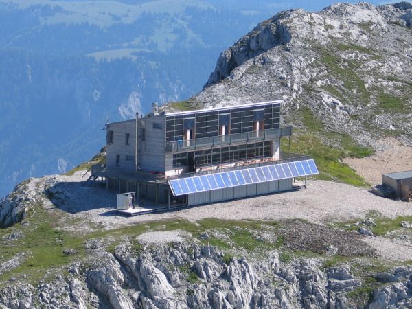 Schiestlhaus auf dem Berggipfel