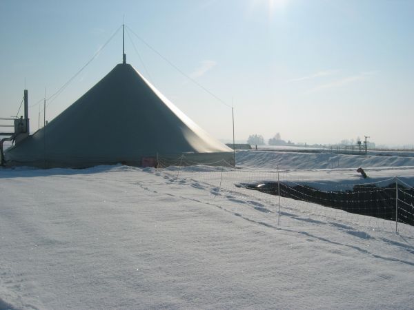 Landwirtschaftliche Biogasanlage im Winter