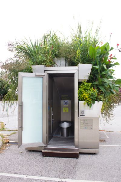 LooPi – das mobile unisex Pflanzen-Urinal für den öffentlichen Raum