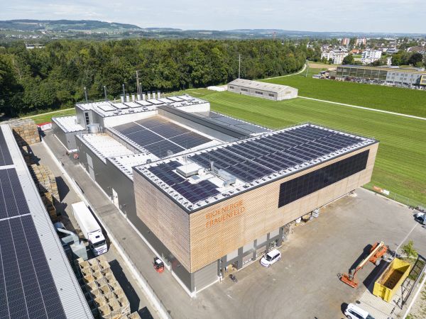 Im schweizerischen Frauenfeld wurde derzeit das größte Projekt von SynCraft realisiert. Es handelt sich dabei um ein 4xCW1800x2-1000 Holzkraftwerk, das seit Juni 2022 Strom für rund 8000 Haushalte sowie Wärme für die Zuckerfabrik und die Stadt Frauenfeld liefert.