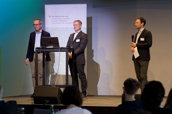 Peter Holzer (Institute of Building Research & Innovation ZT GmbH), Alexander Passer (TU Graz) und Hannes Warmuth (ÖGUT)
