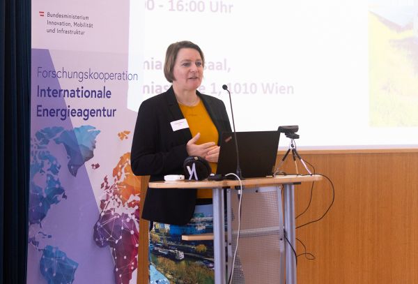 Vortragende auf dem Podium