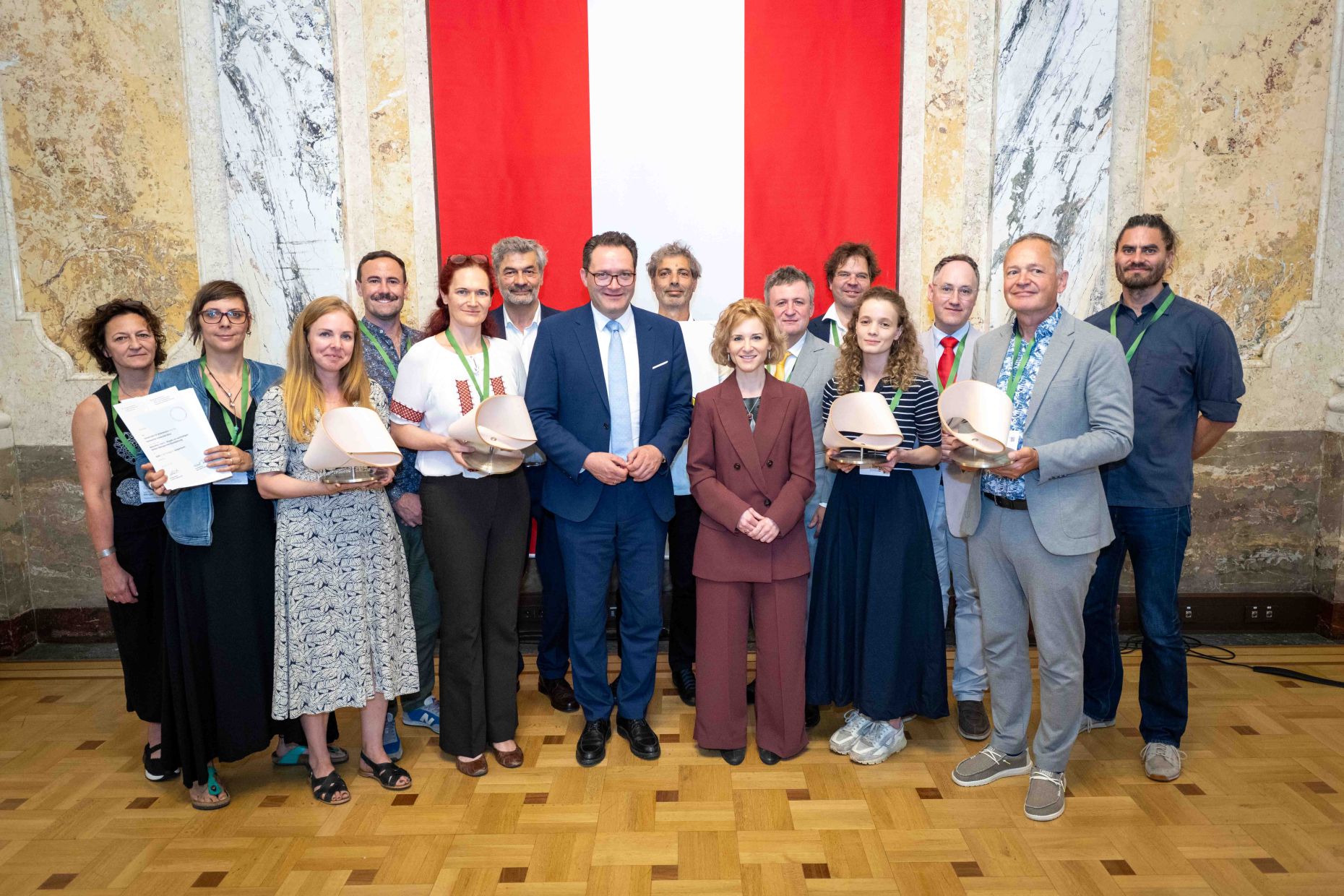 Gruppenfoto der Preisträger:innen
