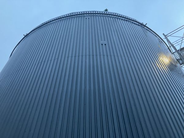 Biogasreaktor(Rührkessel) auf einer Biogasanlage